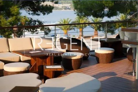 Hvar, Stari Grad - Ekskluzivni ugostiteljski objekt, klub-lounge bar 432 m2