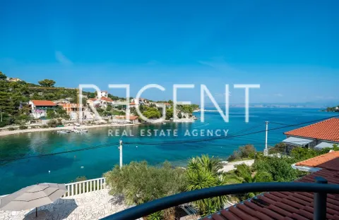 Šolta, Rogač - Mediteranska vila prvi red uz more 264 m2 ekskluzivna prodaja