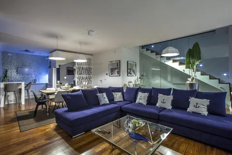 Zadar, Sukošan – Ekskluzivna dvoetažna vila s bazenom, 170 m²