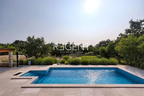 Istra, Pula – Prekrasan obiteljski dom 294 m2