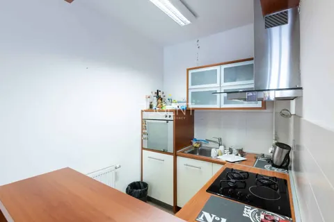 Zagreb, Špansko, Nova Galerija - Moderan trosobni stan novogradnja