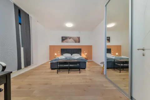 Zagreb, Trešnjevka - četverosoban dvoetažan stan s privatnom garažom 141 m2