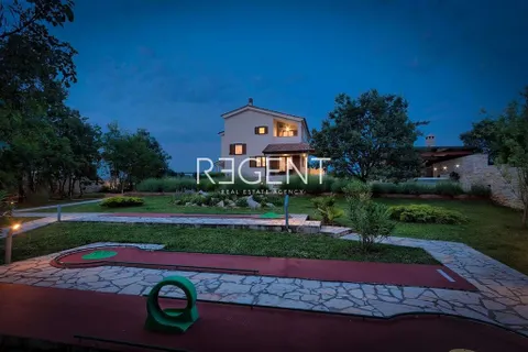 Istra, Pula – Prekrasan obiteljski dom 294 m2