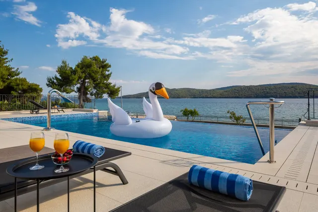 Šibenik - Prekrasna luksuzna vila uz more 1000 m2