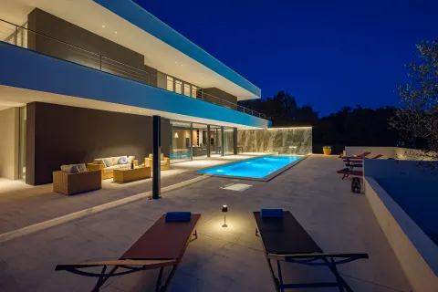 Istra, Grožnjan - Luksuzna dizajnerska vila 682 m2 novogradnja