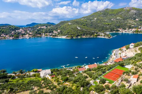 Dubrovnik, Zaton - Kamena kuća sa teniskim terenom i maslinikom