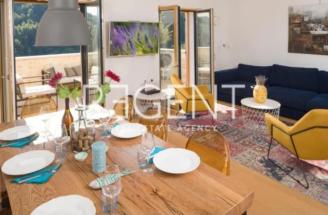 Hvar- kamena vila unikatnog dizajna 250m2