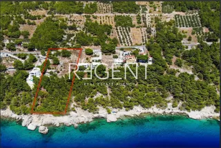 Omiš, Marušići - Ekskluzivno zemljište prvi red do mora, 4100m2