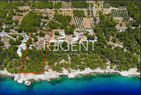 Omiš, Marušići - Ekskluzivno zemljište prvi red do mora, 4100m2