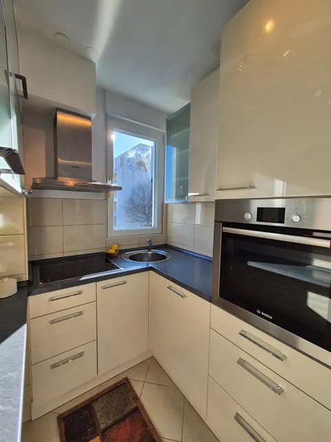 Split, Žnjan - Dvosoban stan s lođom i pogledom na more 57 m²