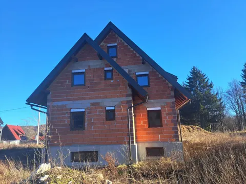 Plitvice, Jezerca - Zemljište s tri kuće visoki rou bau 3026 m2