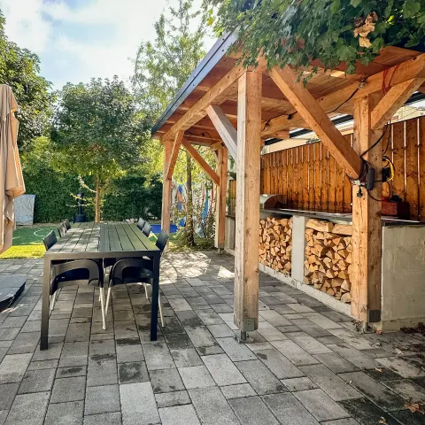 Zagreb, Maksimir - Obiteljska dvojna kuća na tri etaže