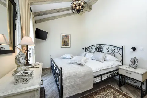 Zadar, Novigrad – Rustikalna vila sa teniskim terenom