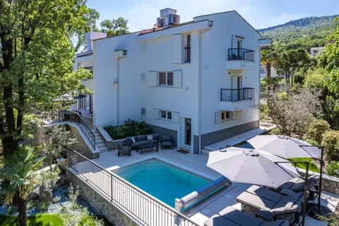 PRIVATNO: Kvarner, Opatija - Luksuzna vila na prekrasnoj lokaciji