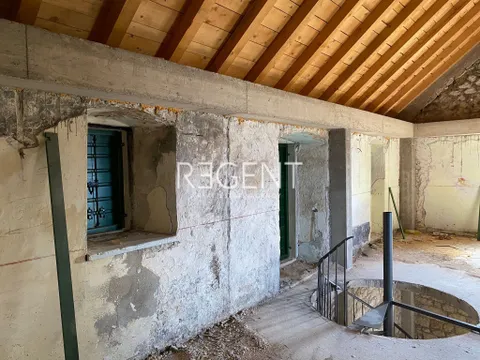 Split, Podstrana- Kamena kuća s pogledom na more