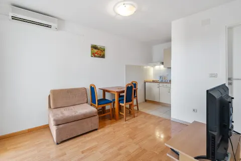 Makarska, Centar - Apartmanska kuća u blizini centra bruto površine 186 m2