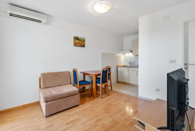 Makarska, Centar - Apartmanska kuća u blizini centra bruto površine 186 m2