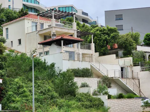 Korčula, Žrnovo - Vila prvi red uz more 280 m2