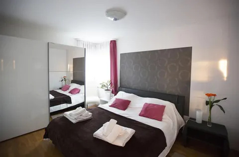 Zagreb, Pantovčak -Luksuzna samostojeća kuća s velikom okućnicom