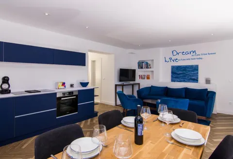 Trogir - Moderan, peterosobni penthouse s terasom i pogledom na more 185 m2