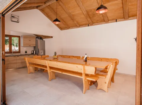 Imotski, Proložac - Moderno uređena vila 277 m2 na parceli 1360 m2 u mirnom okruženju