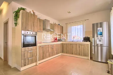 Istra, Pula – Prekrasan obiteljski dom 294 m2