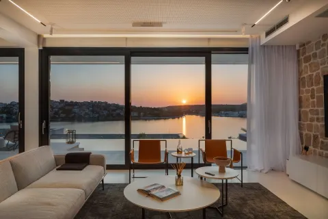 Šibenik, Rogoznica – Moderna vila s panoramskim pogledom na more