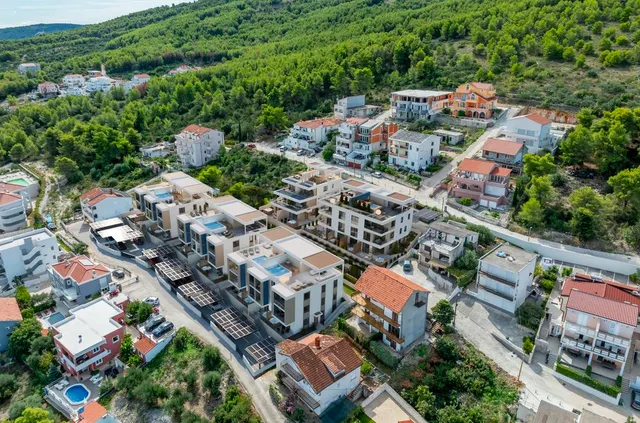 Trogir, Čiovo - Apartman u luksuznom apartmanskom naselju u blizini mora 75 m2