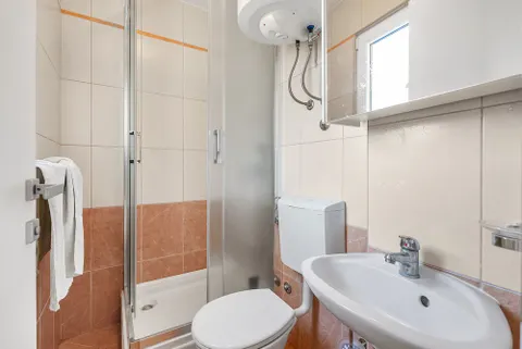Makarska, Centar - Apartmanska kuća u blizini centra bruto površine 186 m2