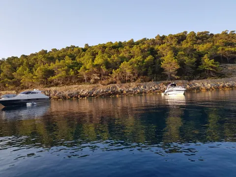 Vis - poljoprivredno zemljište 9.000 m2