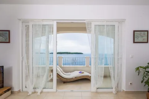 Otok Korčula - Prekrasna zapanjujuća vila uz more 312 m2