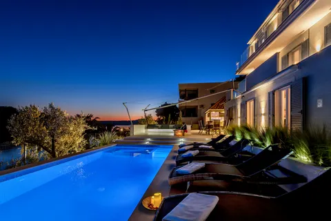 Brač, Milna - Moderna vila prvi red uz more, 264 m2