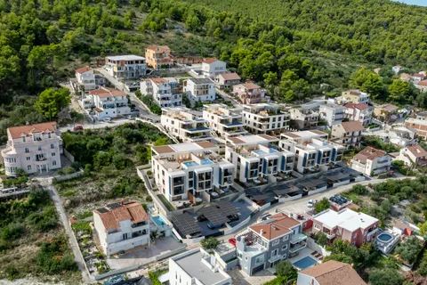 Trogir, Čiovo - Penthouse u luksuznom apartmanskom naselju u blizini mora 82 m2