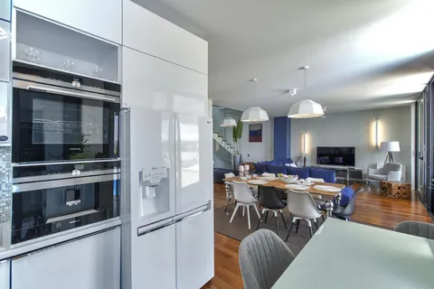 Zadar, Sukošan – Ekskluzivna dvoetažna vila s bazenom, 170 m²