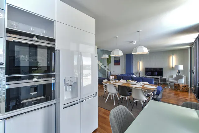 Zadar, Sukošan – Ekskluzivna dvoetažna vila s bazenom, 170 m²
