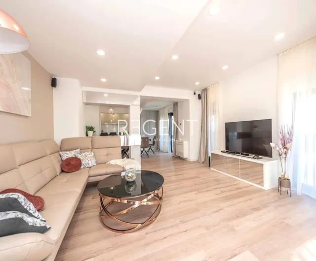 Zadar, Posedarje - Vila prvi red uz more 300 m2