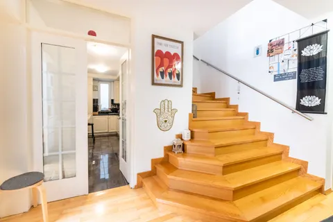 Zagreb, Trešnjevka - moderan troetažan stan 186 m2