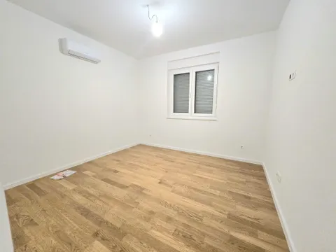 Sveta Nedelja, Kerestinec- Trosoban stan 100 m2 s vrtom