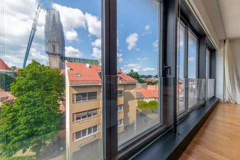 Zagreb, Ban Centar – Trosoban stan 131 m2 najam