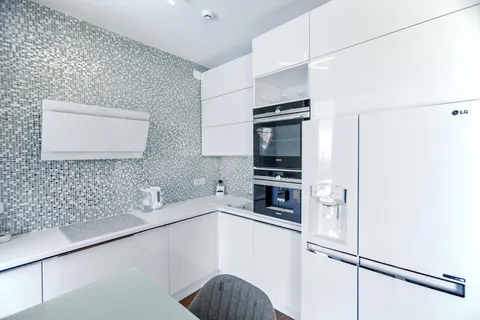 Zadar, Sukošan – Ekskluzivna dvoetažna vila s bazenom, 170 m²