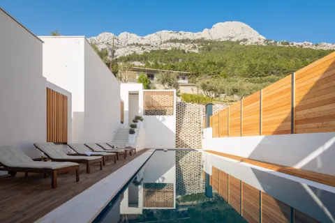 Omiš – Ekskluzivna vila s bazenom i panoramskim pogledom