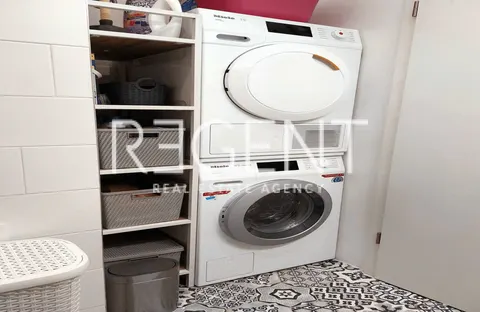 Split, Spinut - dvosoban apartman na frekventnoj lokaciji, 58 m2
