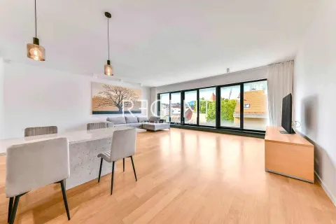Zagreb, Ban Centar – Trosoban stan 131 m2