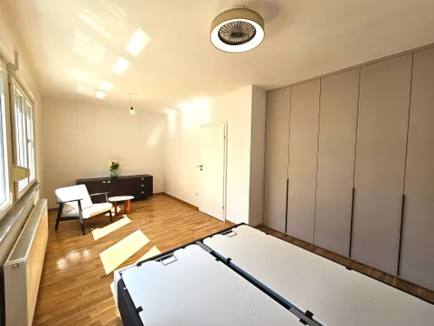 Zagreb, Pantovčak - Luksuzan četverosoban stan s terasom 166 m2 + garaža , prvi najam