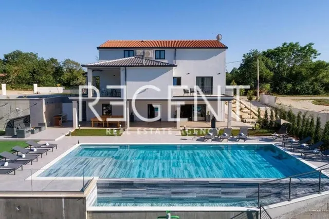 Istra, Tinjan – Elegantna vila s bazenom