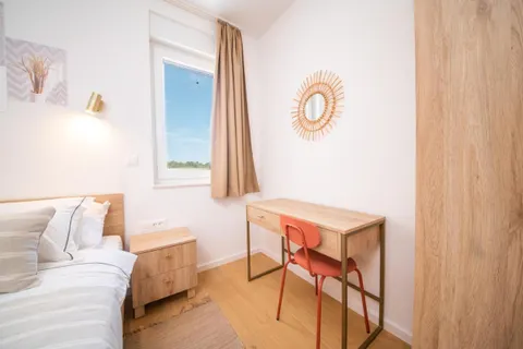 Zadar, Vrsi – trosobni apartmani s bazenom i pogledom na more