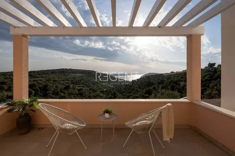 Rogoznica, Ražanj - autentična vila s pogledom na more