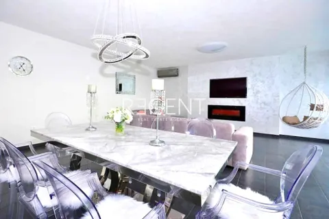 Split, Podstrana – Zapanjujuća villa s pogledom na more 250 m2