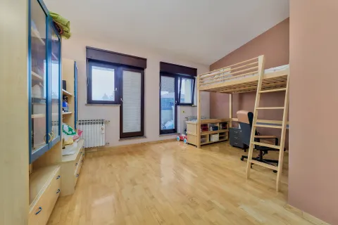 Zagreb, Dugave - Obiteljska kuća NKP 256 m2 na četiri etaže