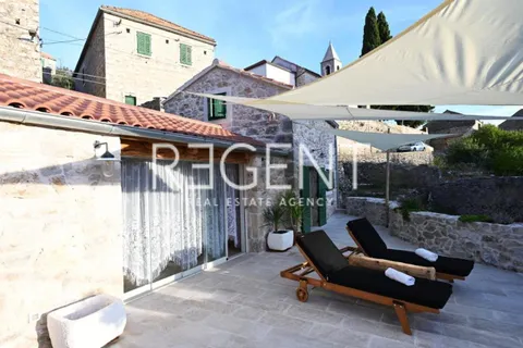 Hvar - Kamena kuća modernog dizajna 70m2